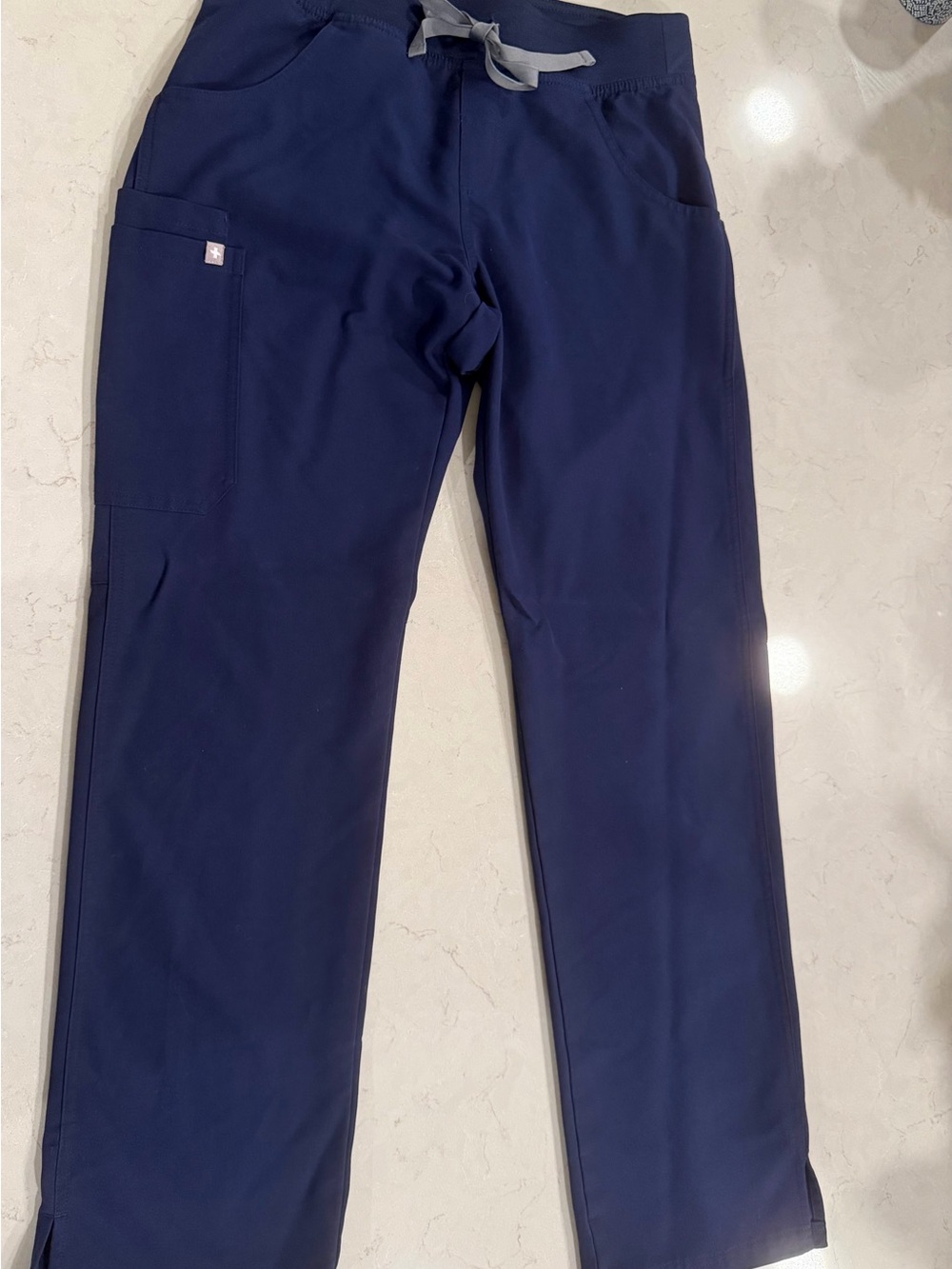 Figs Women's Straight Leg Scrub Pants in Navy Blue